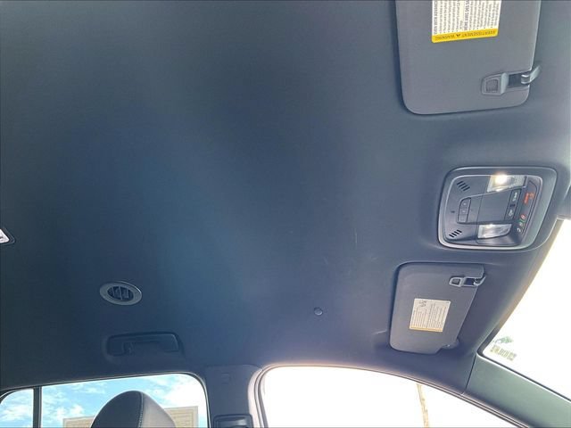 Used 2023 Chevrolet Traverse LT FWD image 23