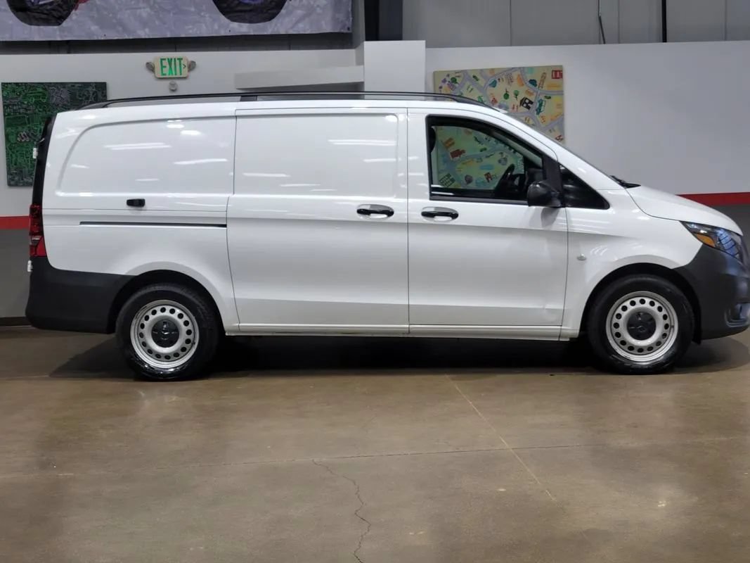Used 2022 Mercedes-Benz Metris image 3