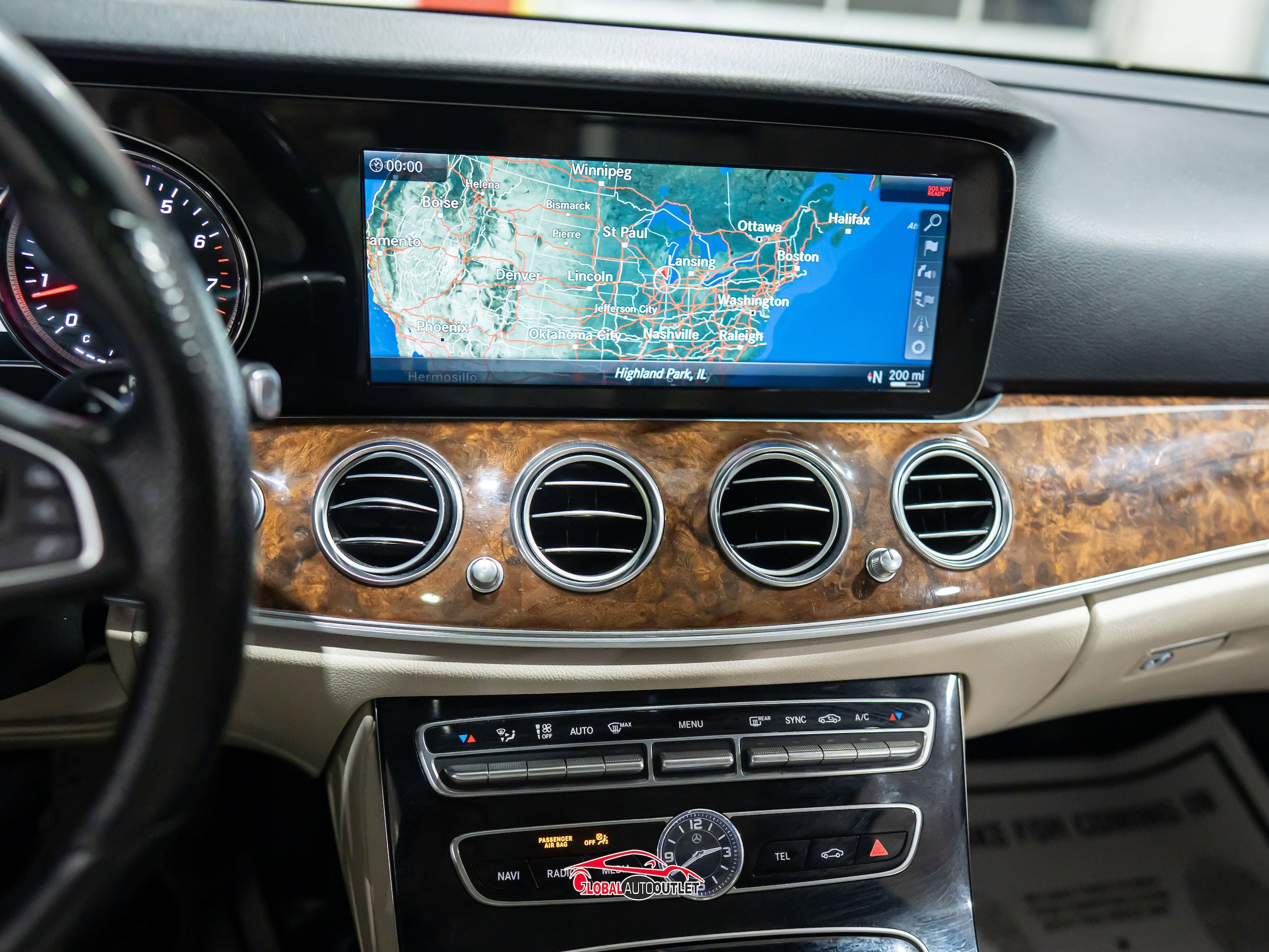 Used 2017 Mercedes-Benz E 300 4MATIC image 31