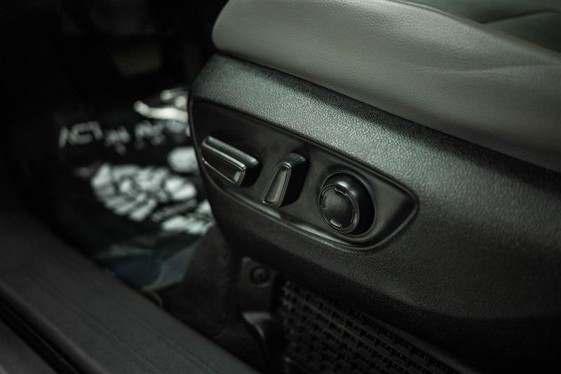 Used 2023 Toyota Sienna XLE image 16