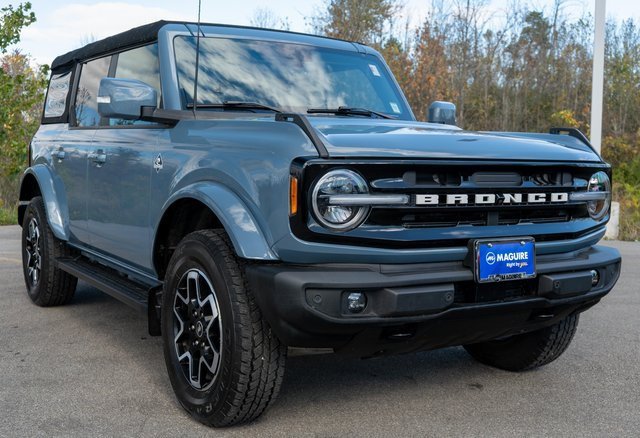 Used 2023 Ford Bronco Outer Banks image 4