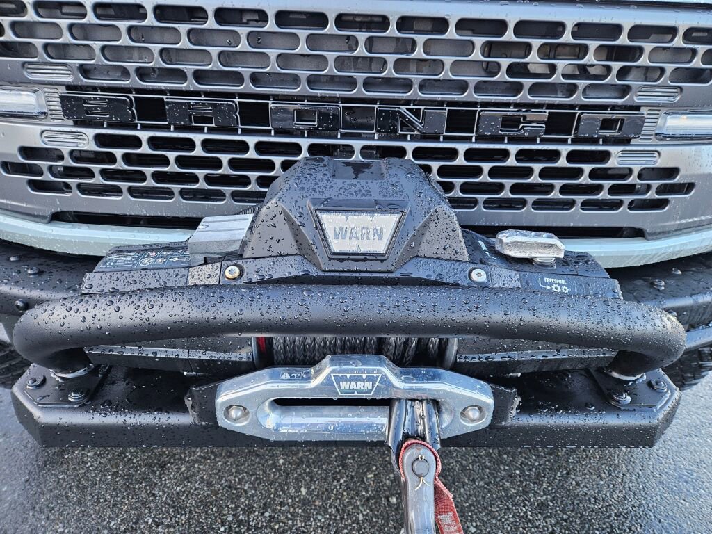 Used 2024 Ford Bronco Everglades image 9