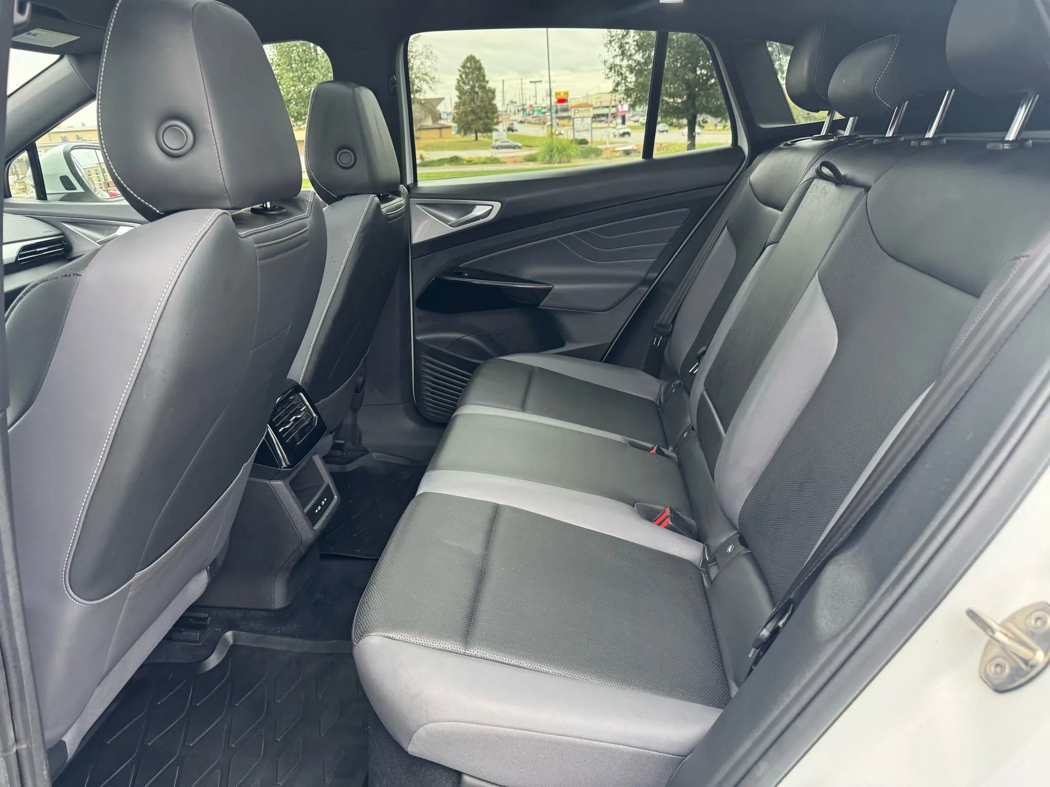 Used 2023 Volkswagen ID.4 Pro S image 9