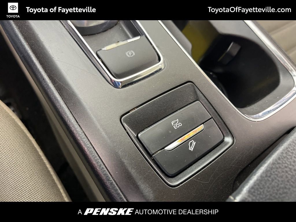 Used 2018 Ford Fusion SE image 32