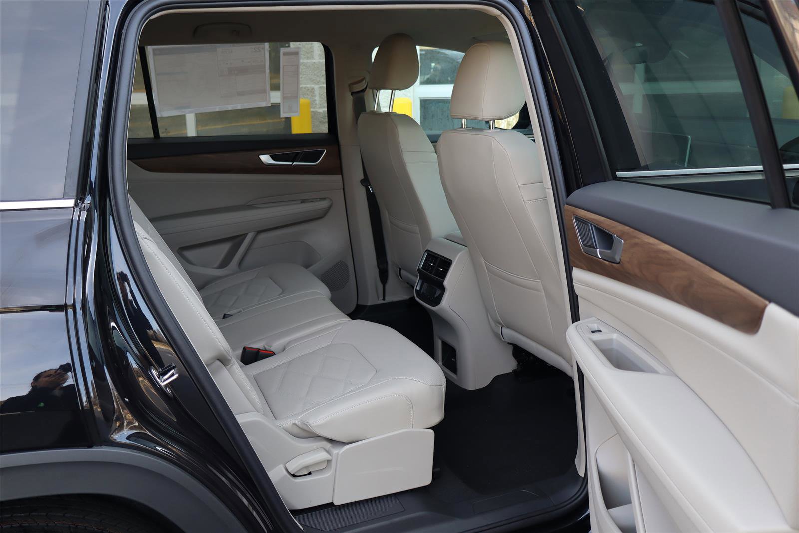 New 2026 Volkswagen Atlas SE image 30