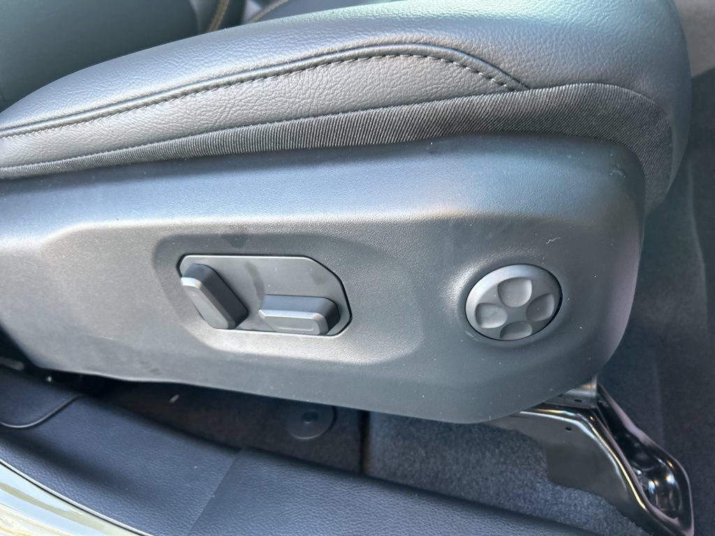 New 2026 Jeep Wrangler Unlimited Sahara AWD/4WD image 6