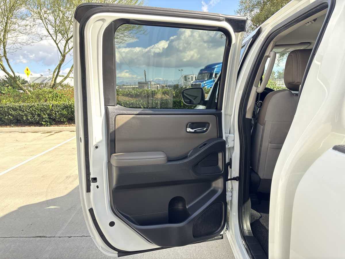 Used 2022 Nissan Frontier SV image 11