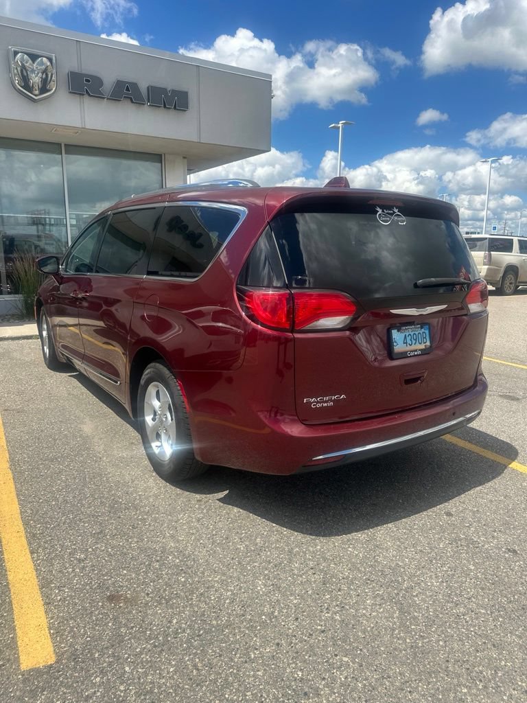 Used 2017 Chrysler Pacifica Touring-L Plus FWD image 3