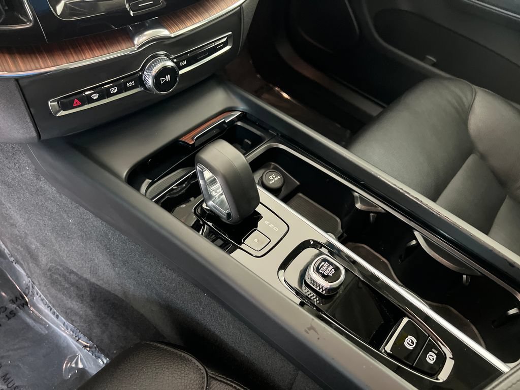 Used 2024 Volvo XC60 B5 Plus AWD/4WD image 26