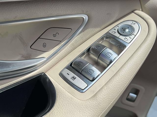 Used 2022 Mercedes-Benz GLC 300 w/ Premium Package Lite image 25