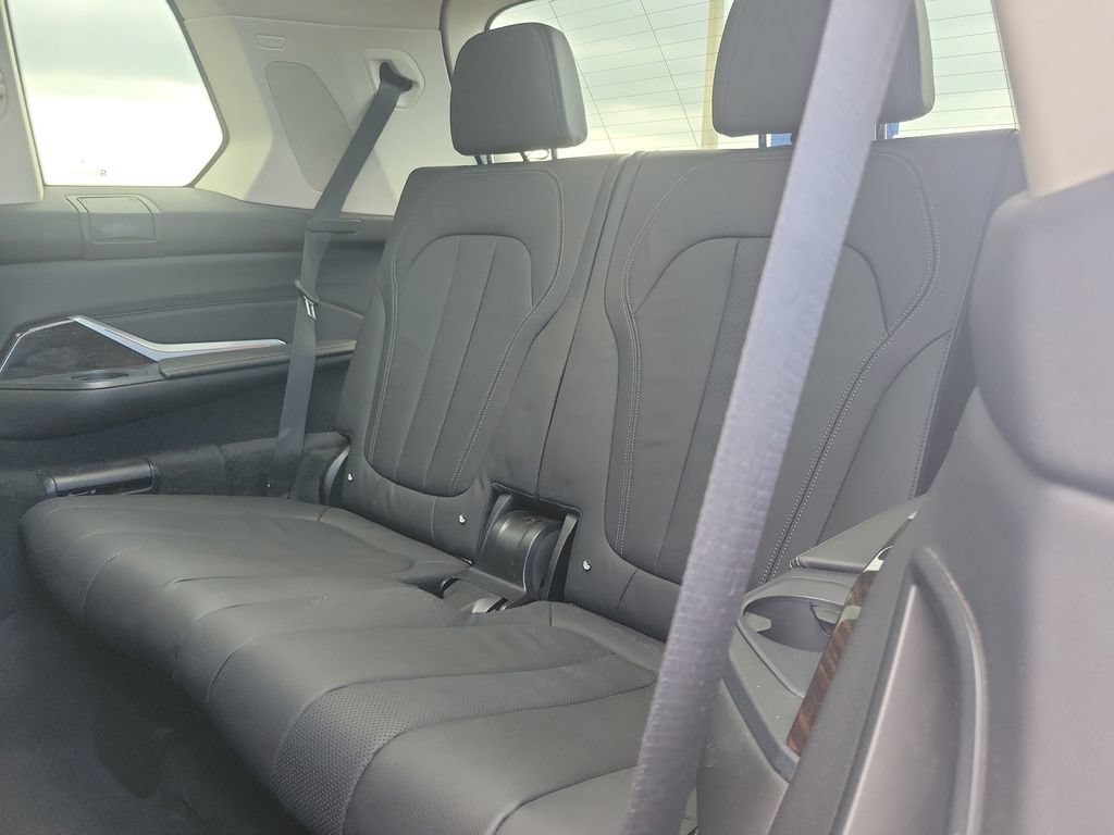 Used 2020 BMW X7 xDrive40i w/ Premium Package AWD/4WD image 12