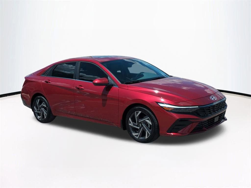 Certified 2025 Hyundai Elantra SEL FWD image 2