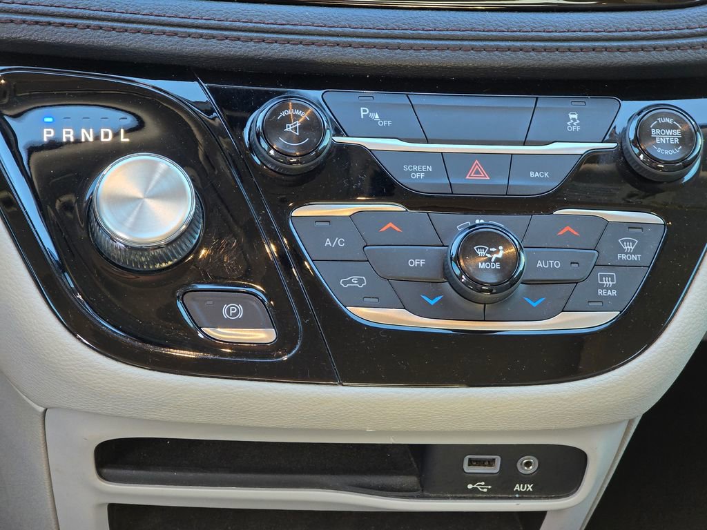 Used 2017 Chrysler Pacifica Limited w/ Tire & Wheel Group image 33