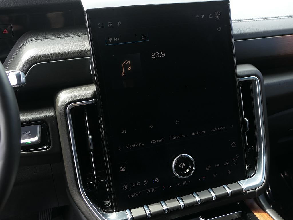 Used 2025 GMC Yukon XL Denali RWD image 18