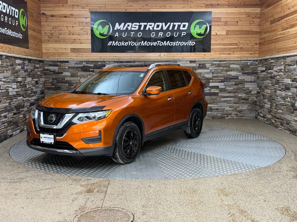 Used 2018 Nissan Rogue SV w/ Sun & Sound Touring Package image 4