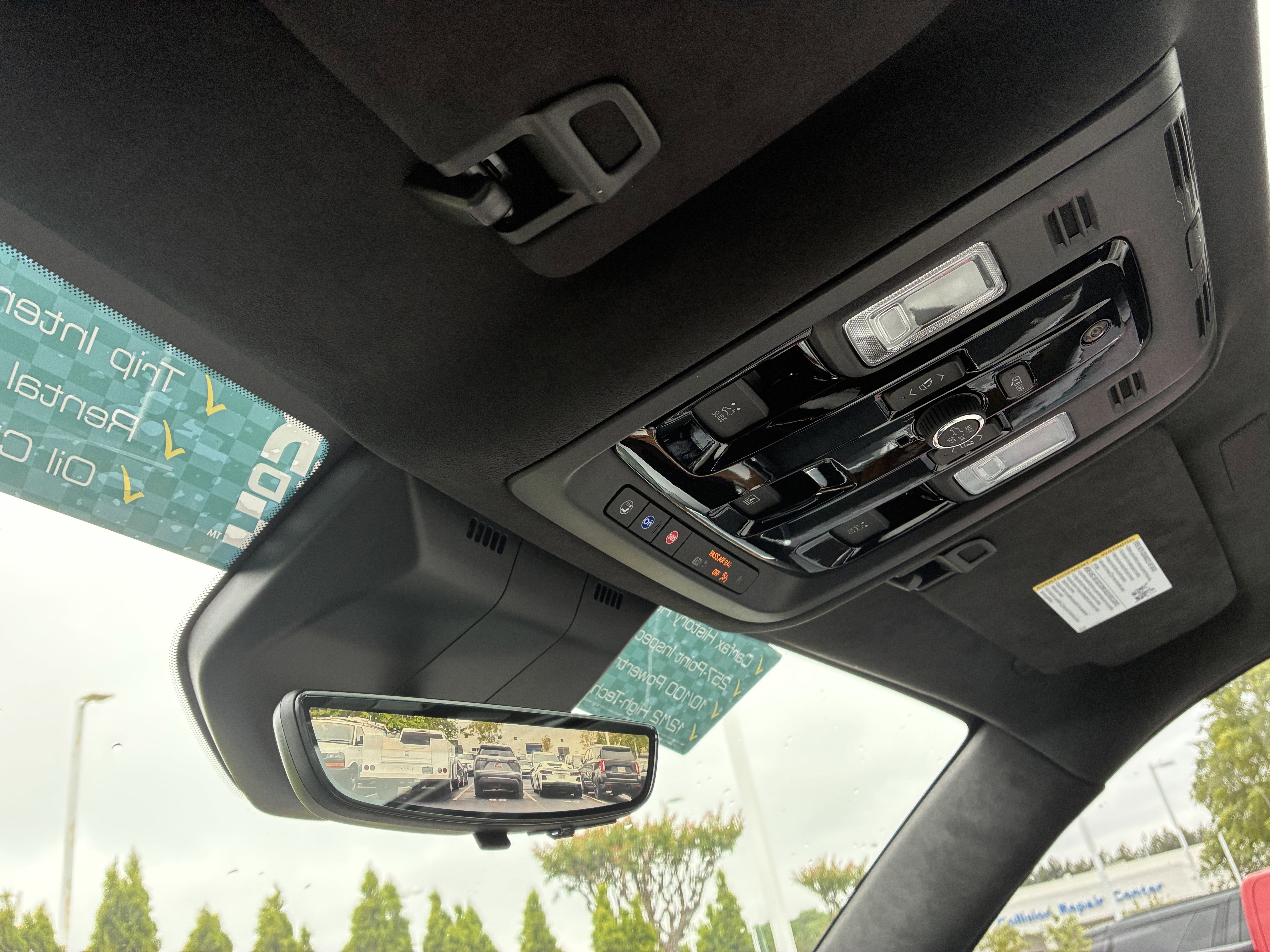 Used 2026 Cadillac Escalade Platinum Sport w/ LPO, Floor Liner Package AWD/4WD image 39