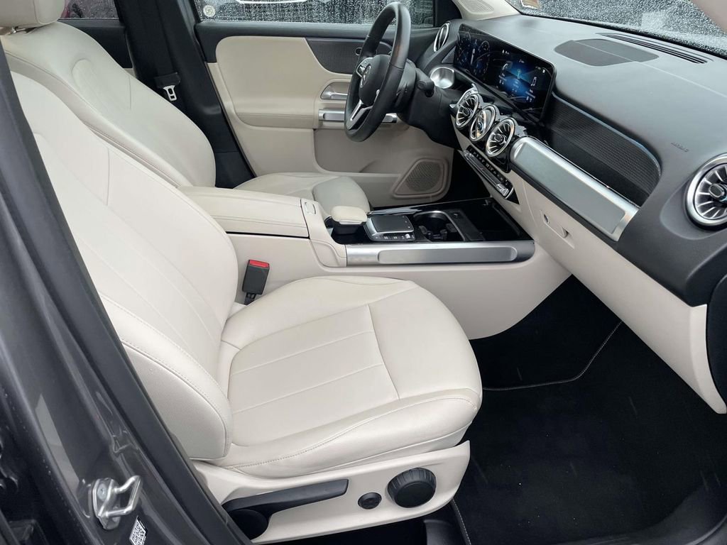 Used 2022 Mercedes-Benz GLB 250 image 46