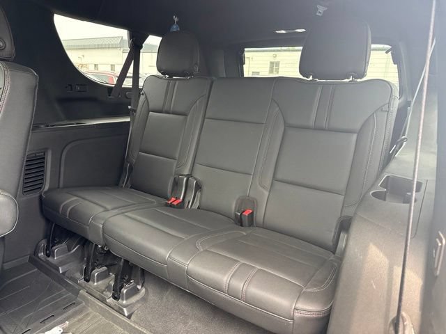 Used 2022 Chevrolet Suburban RST w/ Luxury Package AWD/4WD image 25