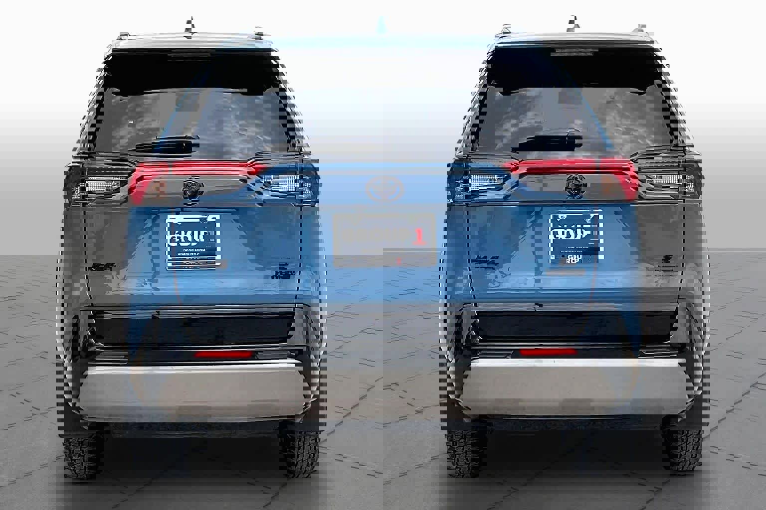 Used 2024 Toyota RAV4 SE image 5