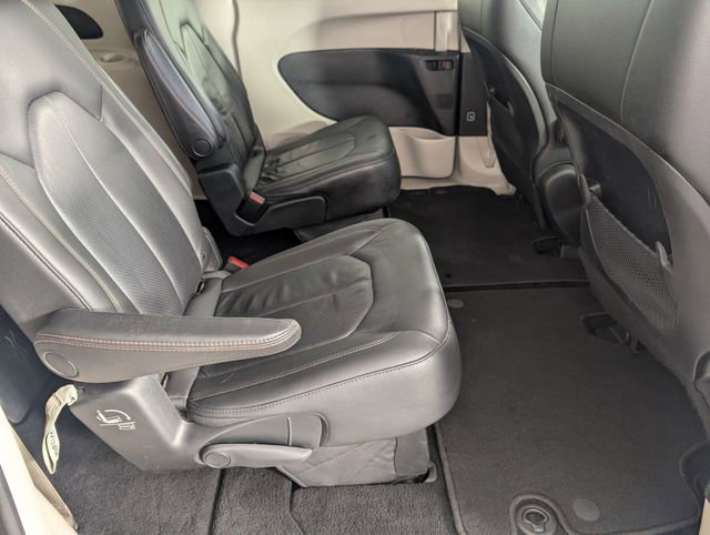 Used 2019 Chrysler Pacifica Touring-L image 29