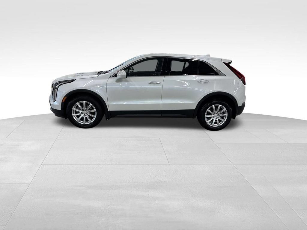 Used 2022 Cadillac XT4 Luxury w/ Cold Weather Package AWD/4WD image 3