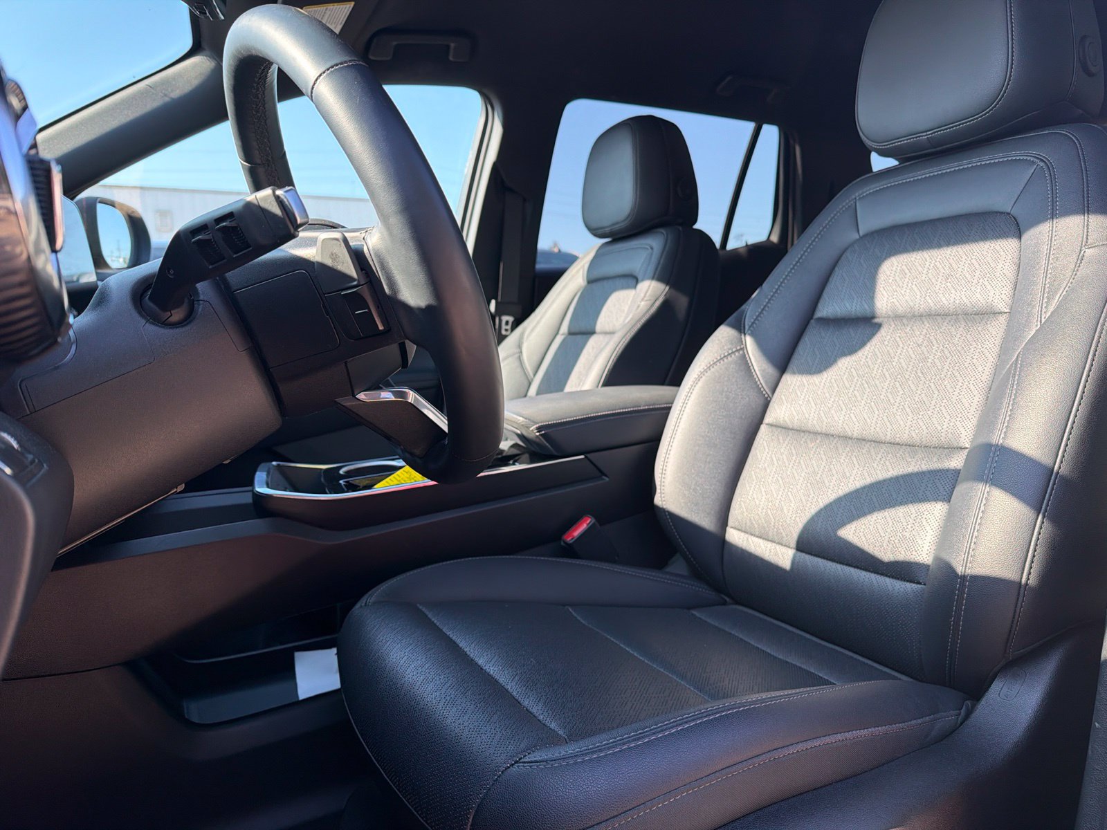 Used 2025 Chevrolet Equinox LT w/ Convenience Package II FWD image 8