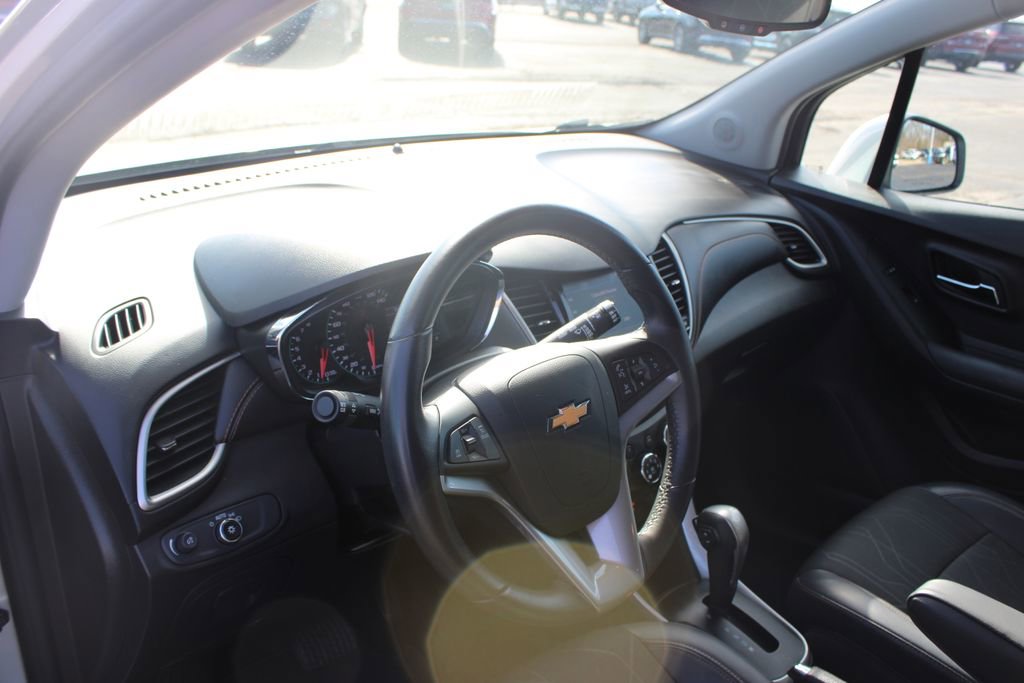 Used 2020 Chevrolet Trax LT w/ LT Convenience Package image 21