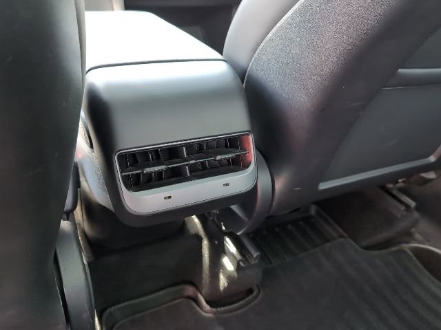 Used 2022 Tesla Model Y Performance image 23