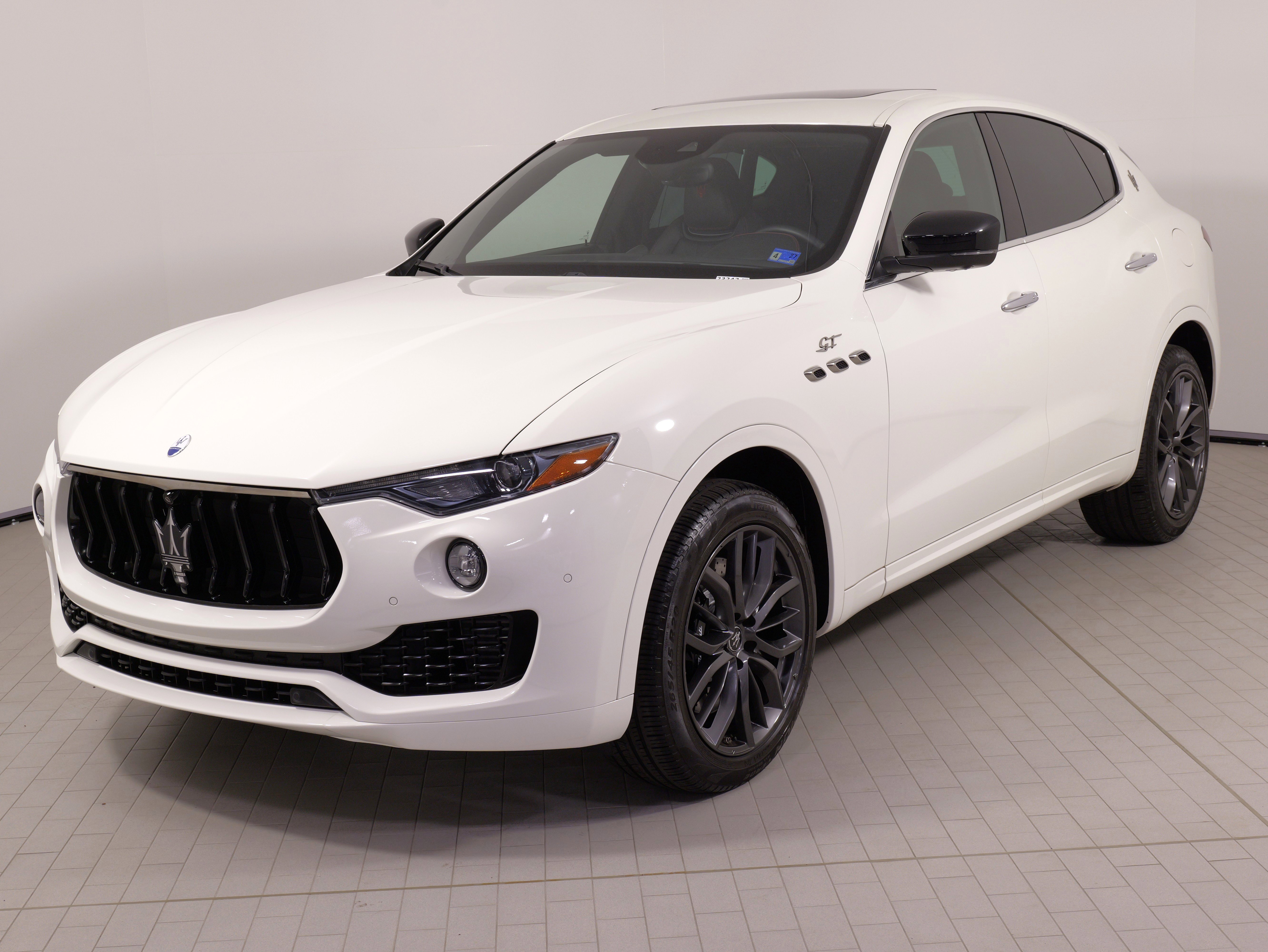 Used 2024 Maserati Levante GT Ultima image 3