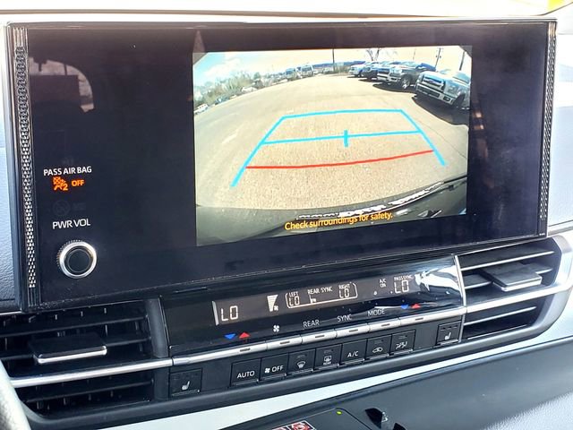 Used 2025 Toyota Sienna XLE FWD image 25