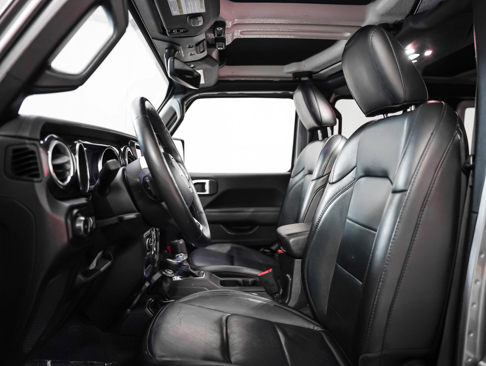 Used 2019 Jeep Wrangler Unlimited Sahara image 8