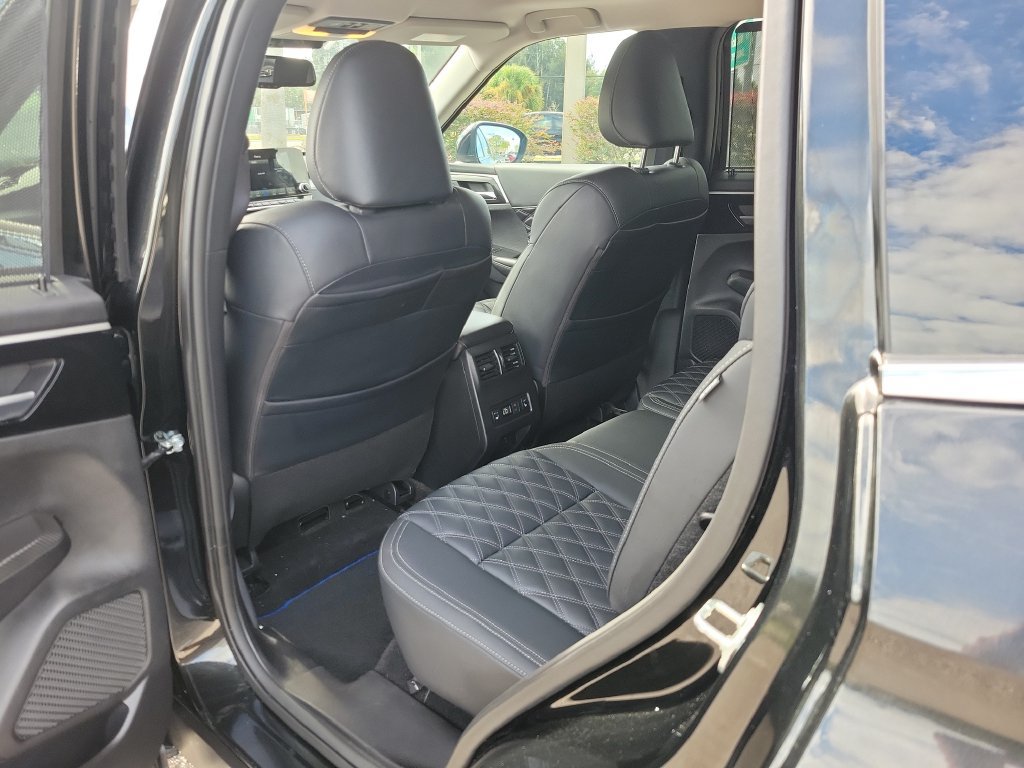 Used 2025 Mitsubishi Outlander 4WD Plug-In Hybrid image 10