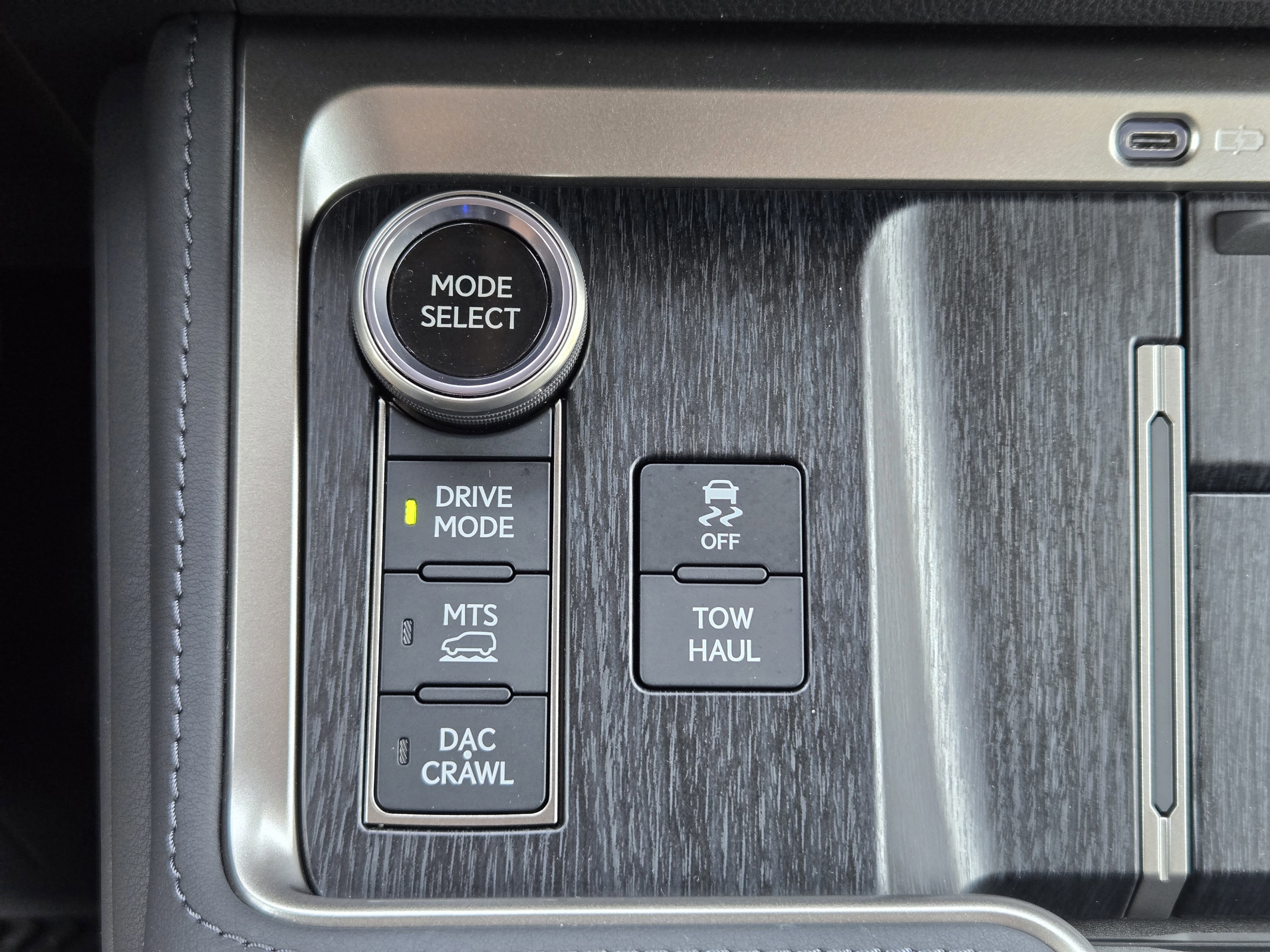 Used 2025 Lexus GX 550 w/ Accessory Package (CT) AWD/4WD image 16