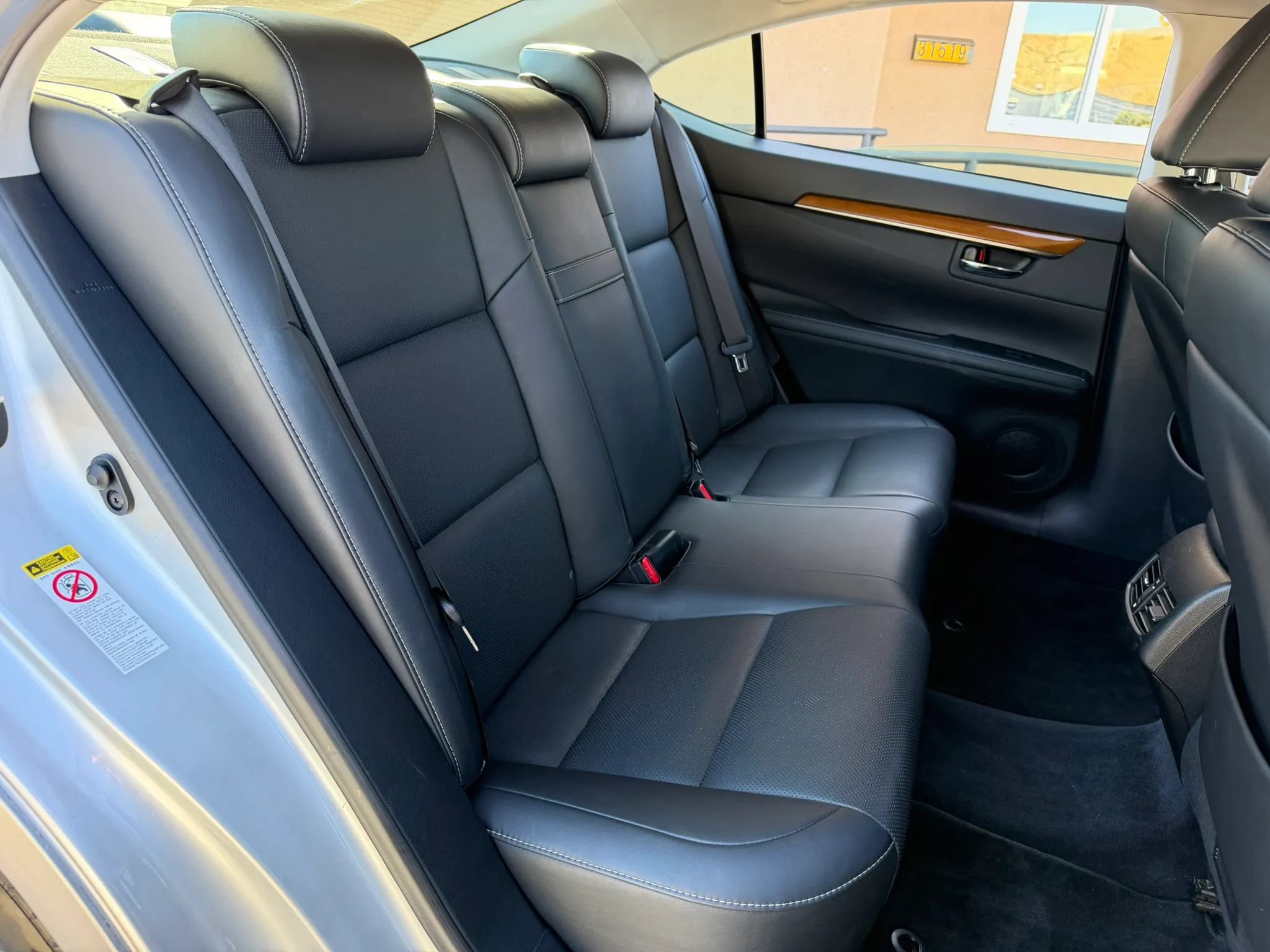 Used 2014 Lexus ES 300h w/ Premium Package w/Bamboo Trim FWD image 23