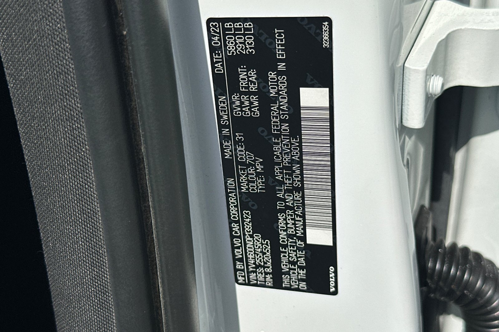 Certified 2023 Volvo XC60 T8 Plus AWD/4WD image 36