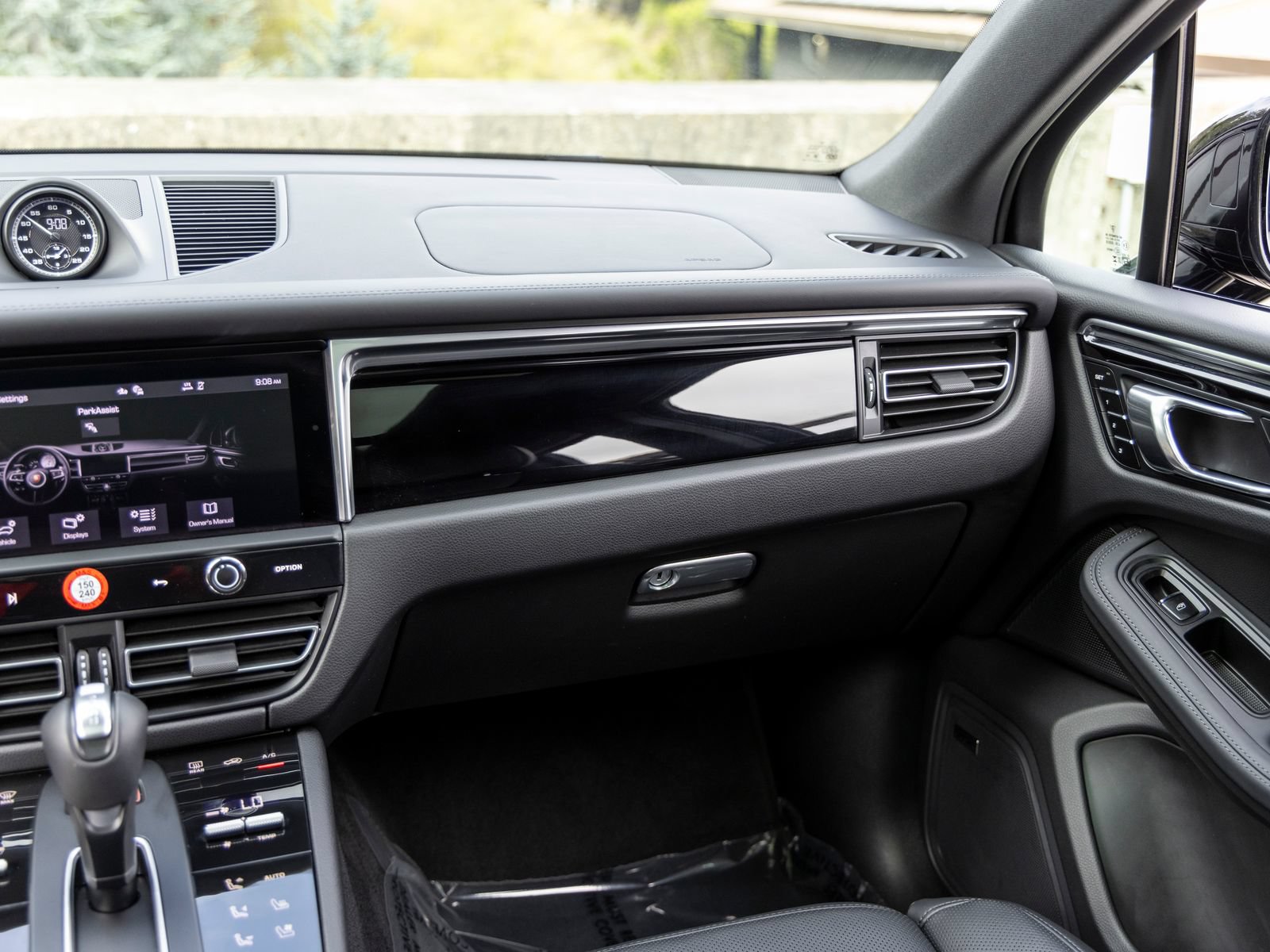 Certified 2026 Porsche Macan AWD/4WD image 47