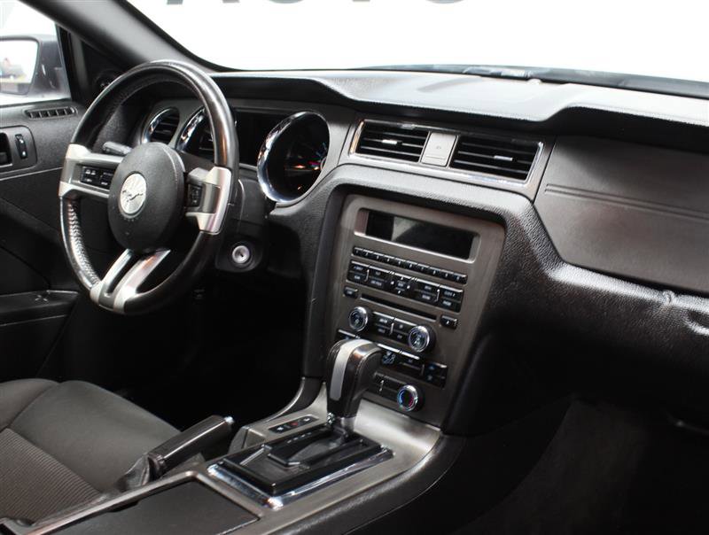 Used 2013 Ford Mustang Coupe RWD image 9