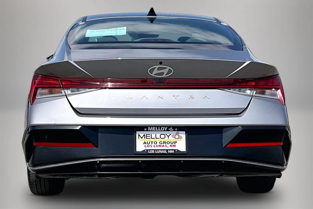 Used 2025 Hyundai Elantra SEL FWD image 5
