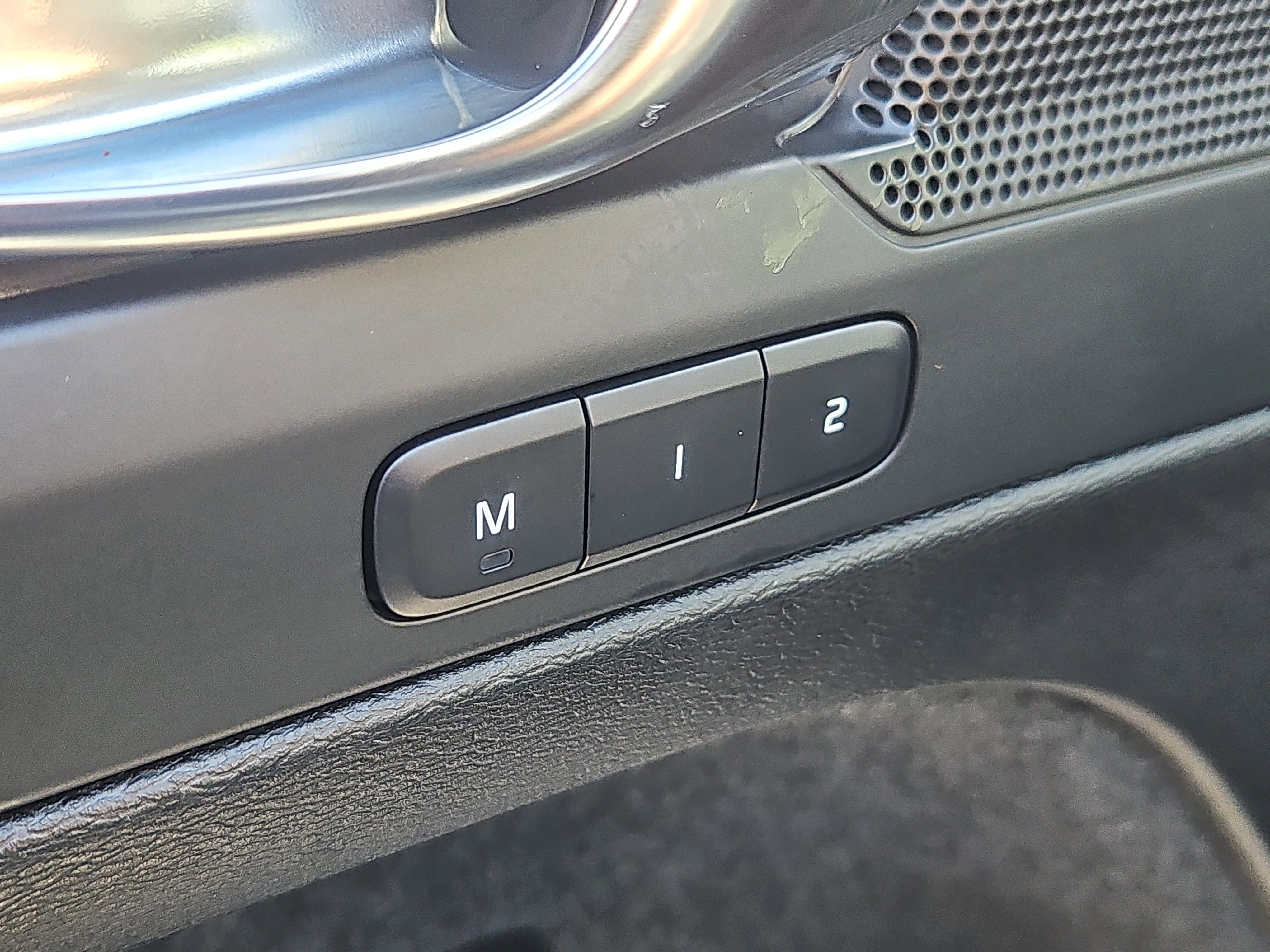 Used 2025 Volvo XC40 B5 Plus w/ Protection Package Premier image 11