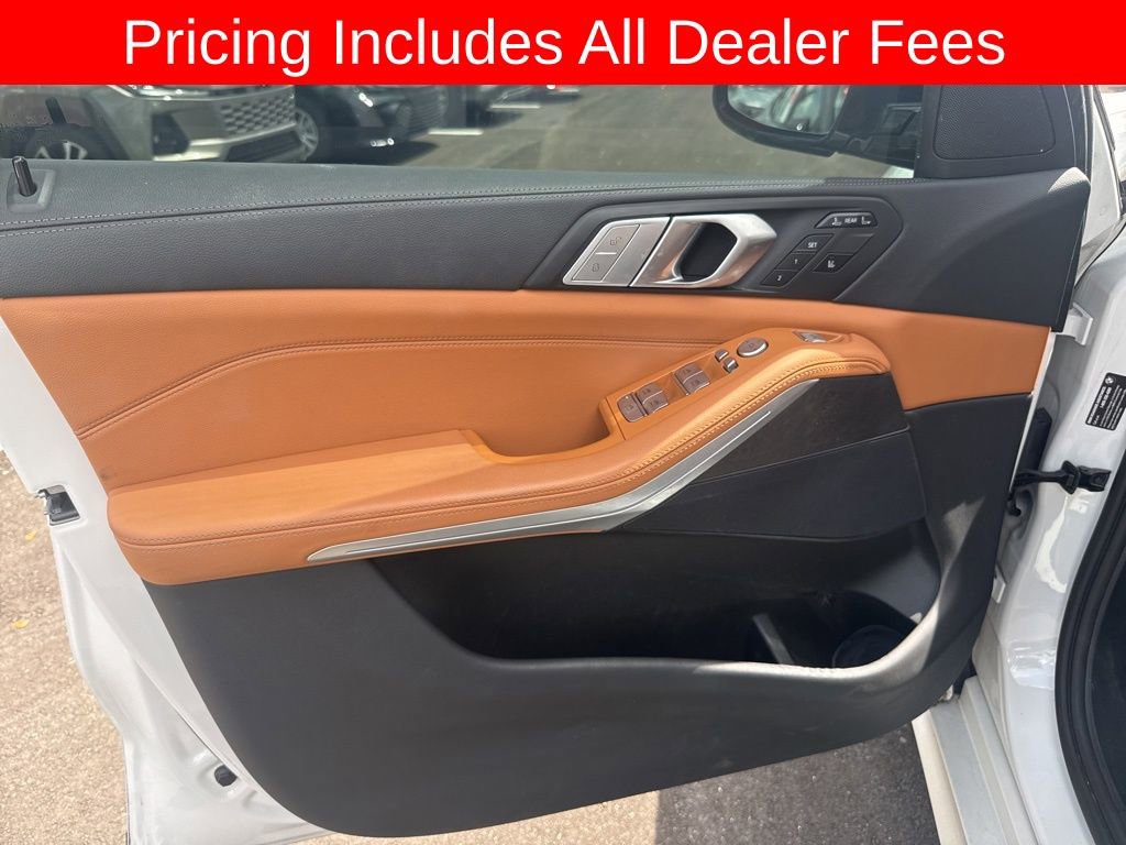 Used 2022 BMW X7 xDrive40i w/ M Sport Package AWD/4WD image 5