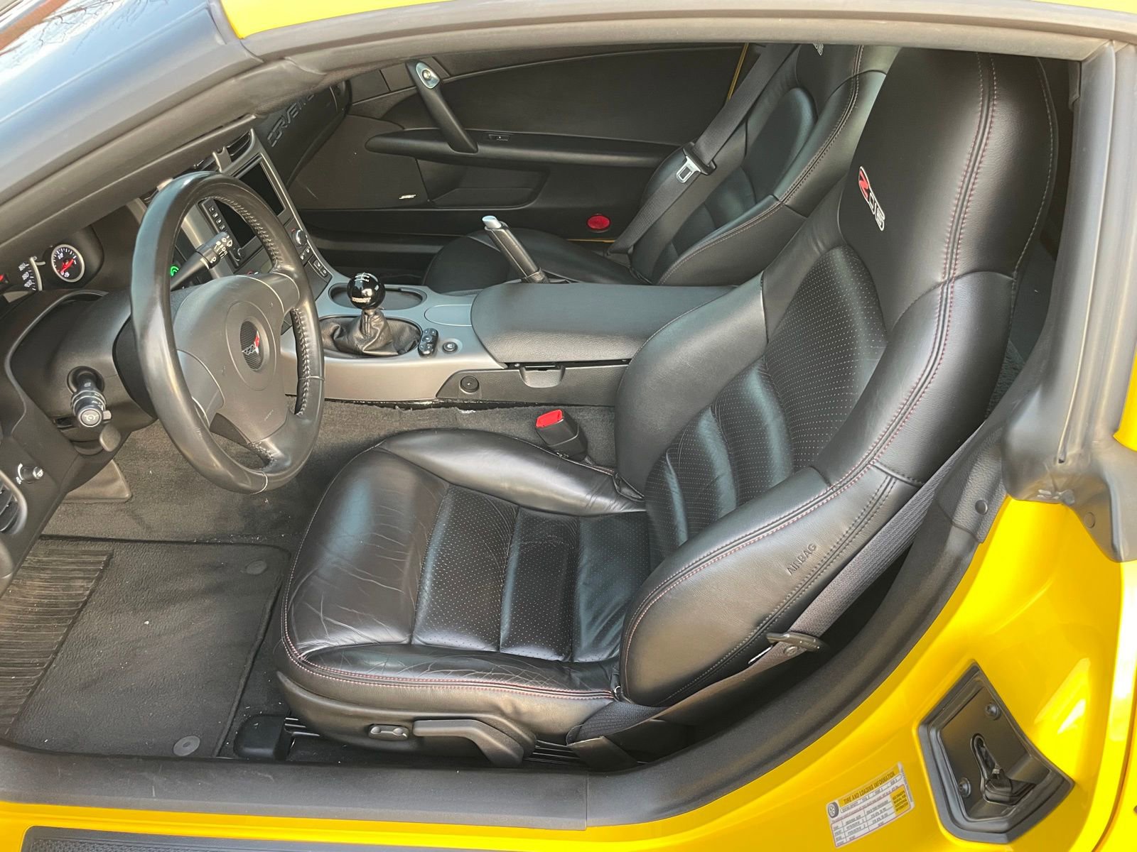 Used 2006 Chevrolet Corvette Z06 w/ Preferred Equipment Group RWD image 9