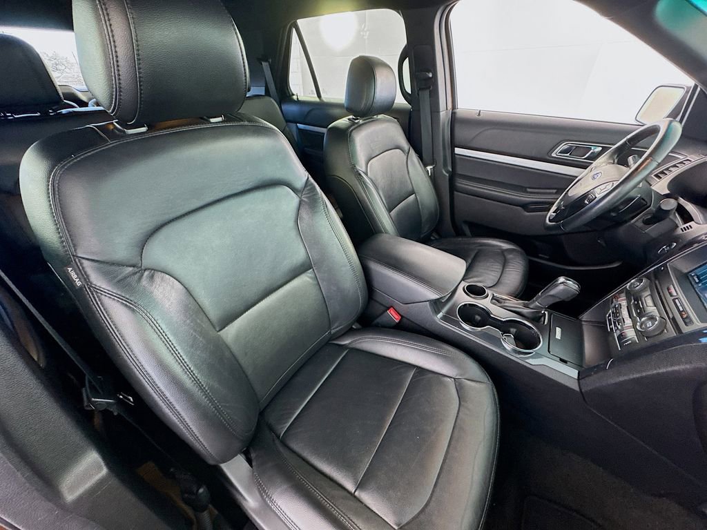 Used 2017 Ford Explorer XLT w/ Equipment Group 202A image 29