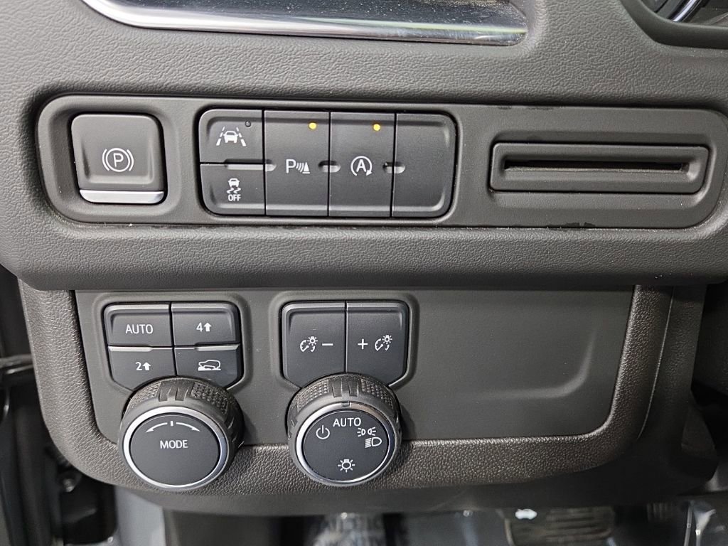 Used 2023 Chevrolet Suburban LS AWD/4WD image 29