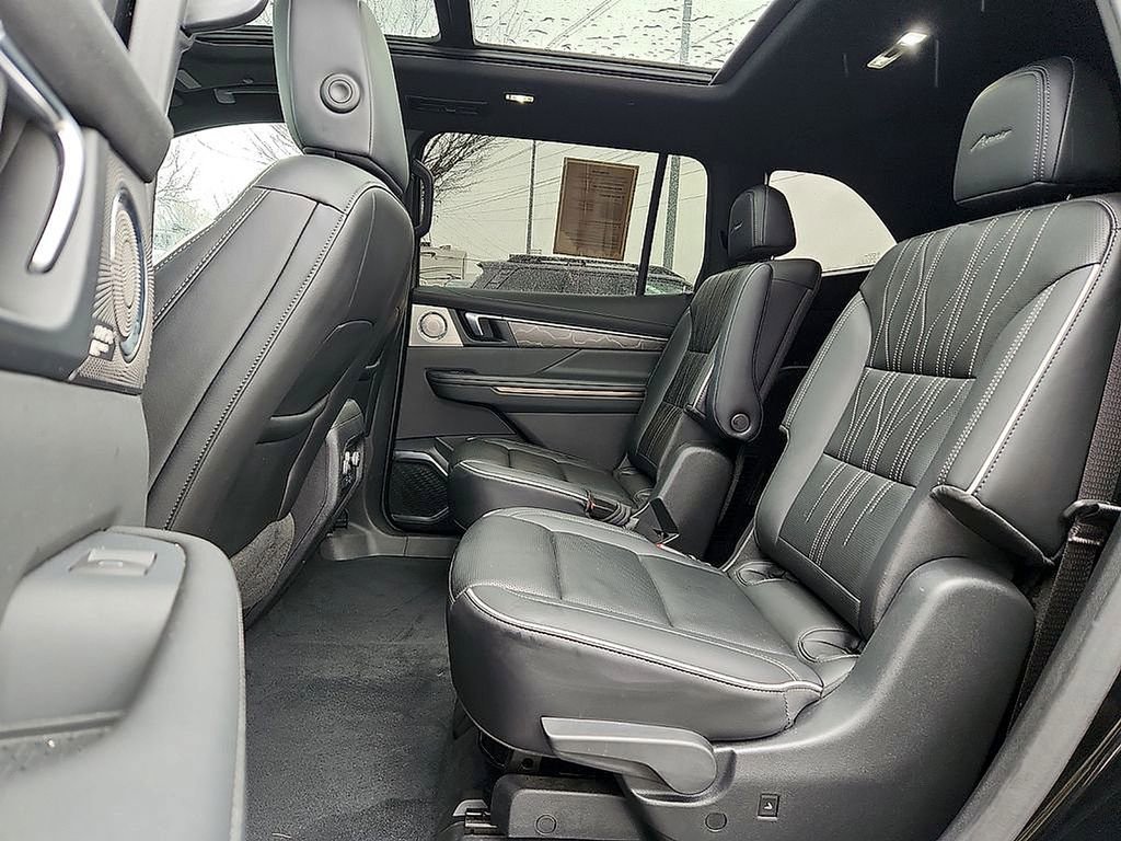 Used 2025 Buick Enclave Avenir w/ Trailering Package, 5000 lbs. AWD/4WD image 10