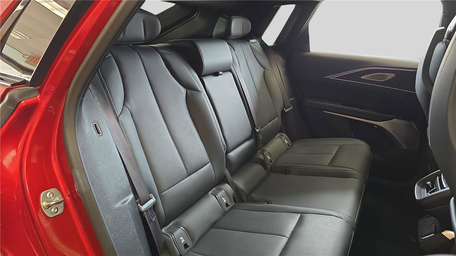 Used 2025 Cadillac Lyriq Luxury w/ LPO, Floor Liner Package image 17