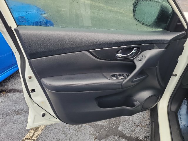 Used 2018 Nissan Rogue SV FWD image 16