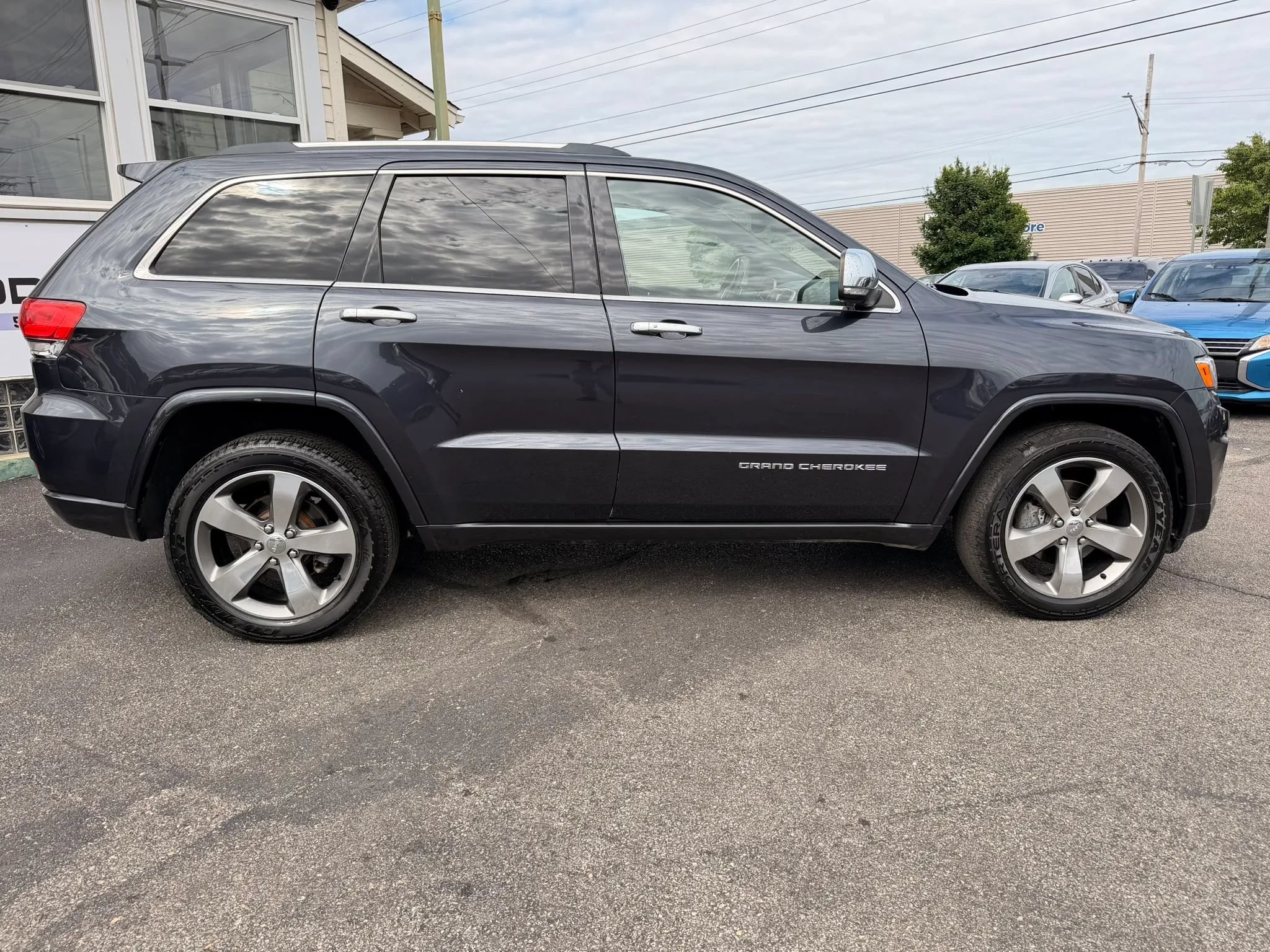 Used 2014 Jeep Grand Cherokee Overland AWD/4WD image 6