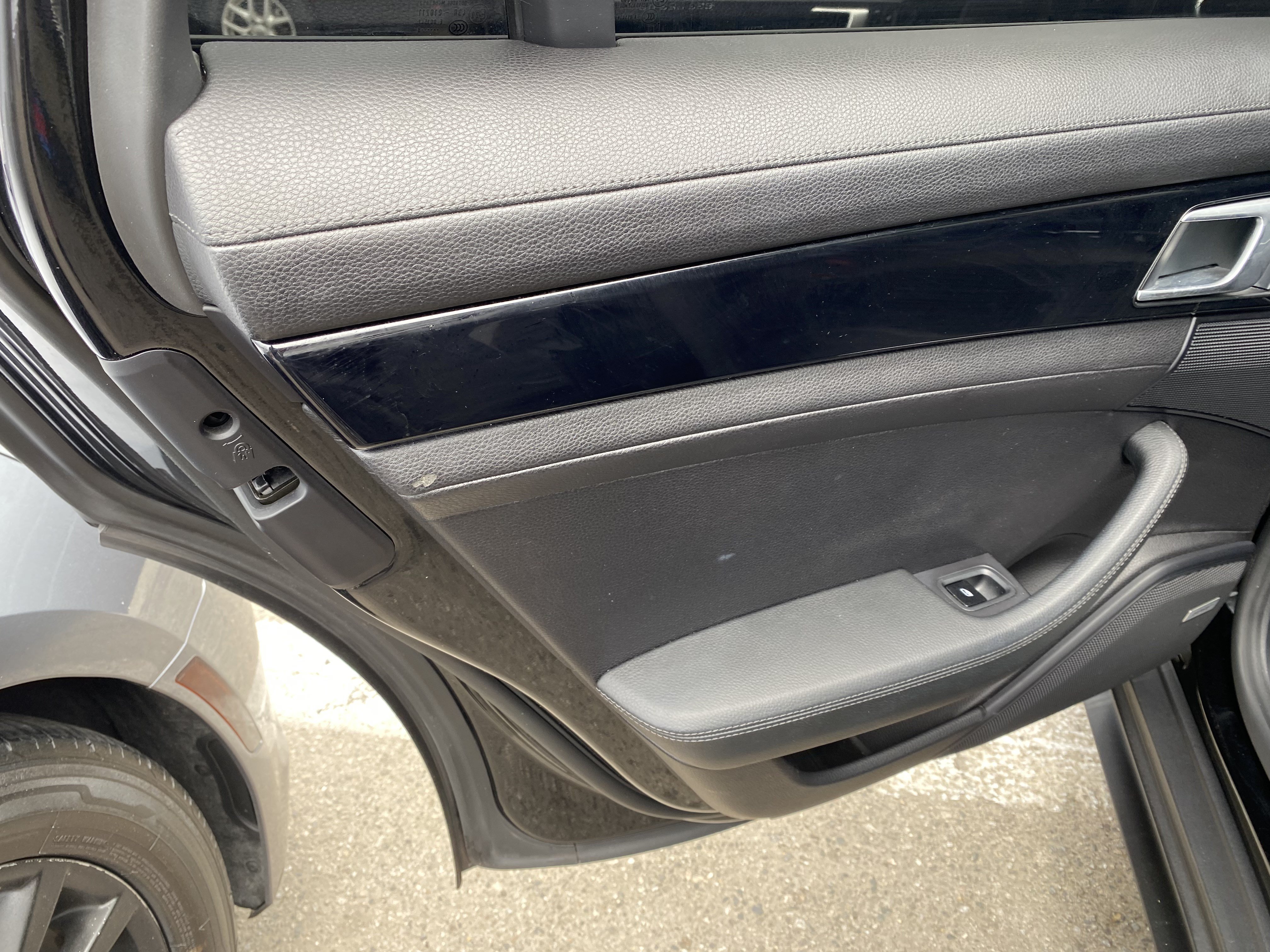 Used 2018 Porsche Panamera 4 AWD/4WD image 15