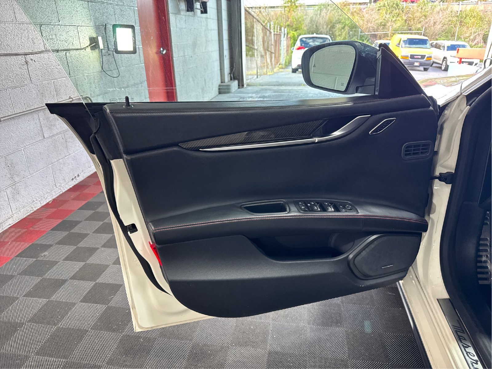 Used 2018 Maserati Ghibli S RWD image 19