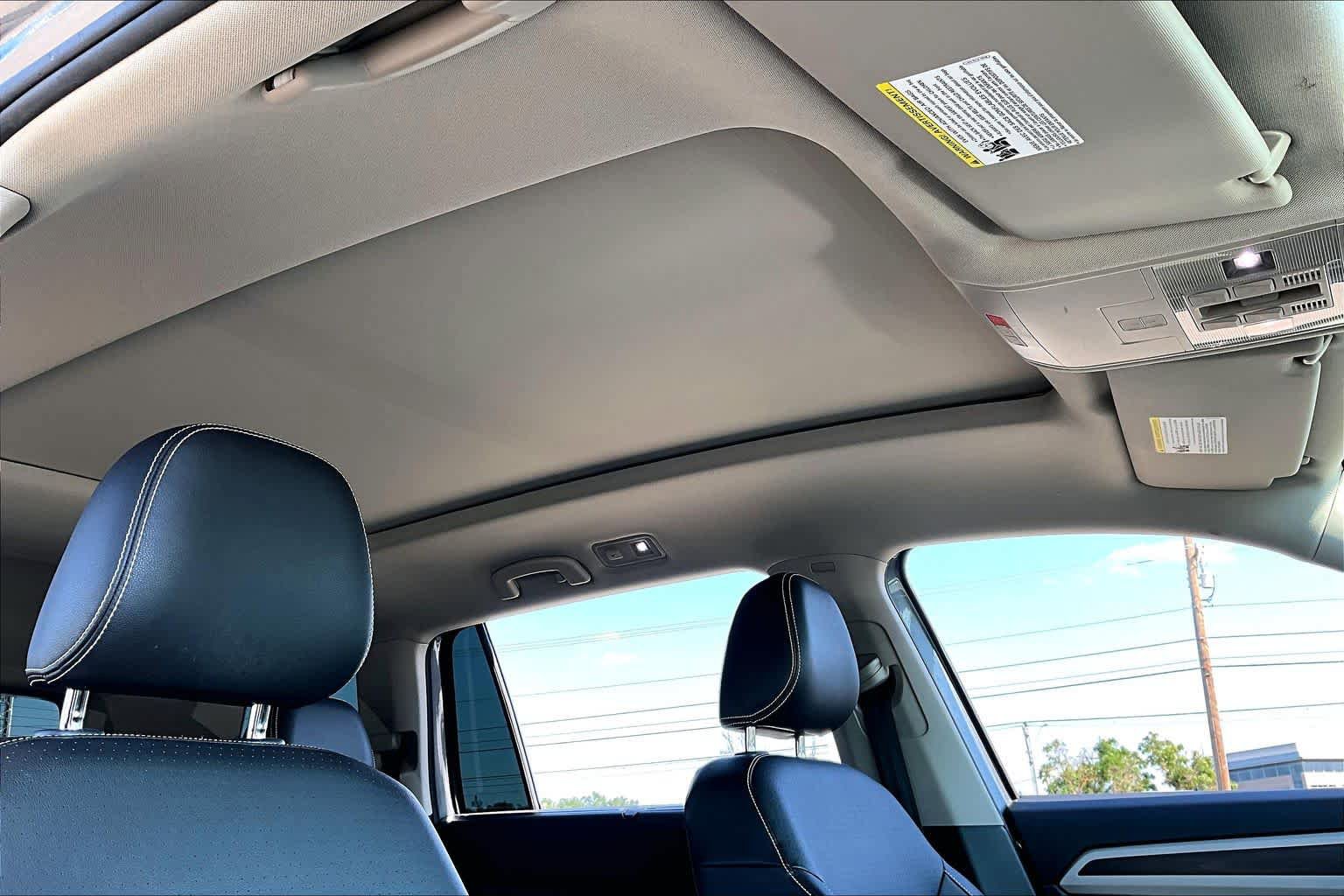 Used 2023 Volkswagen Atlas SE w/ Panoramic Sunroof Package AWD/4WD image 13